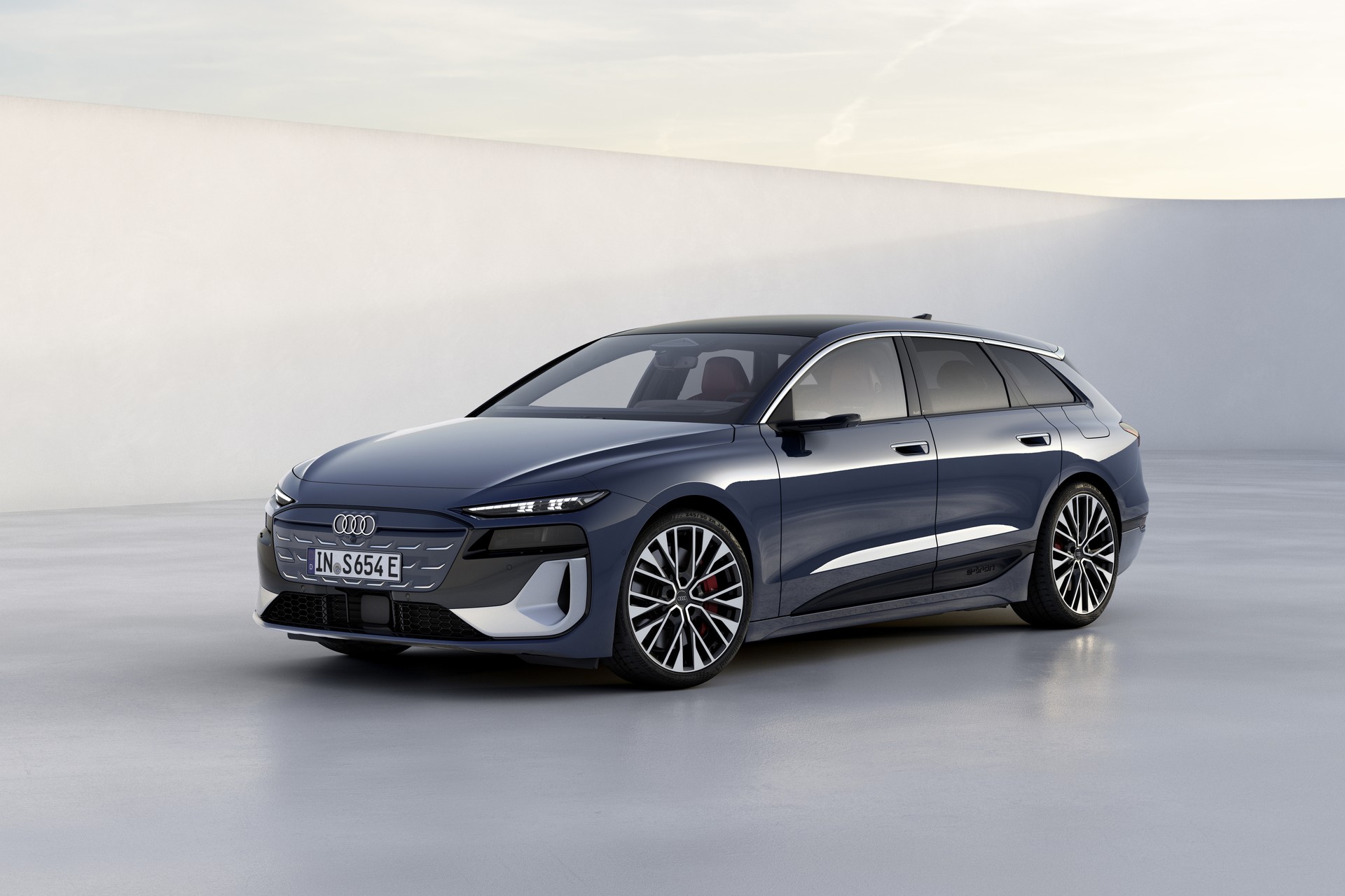 Audi S6 Avant e-tron exterior
