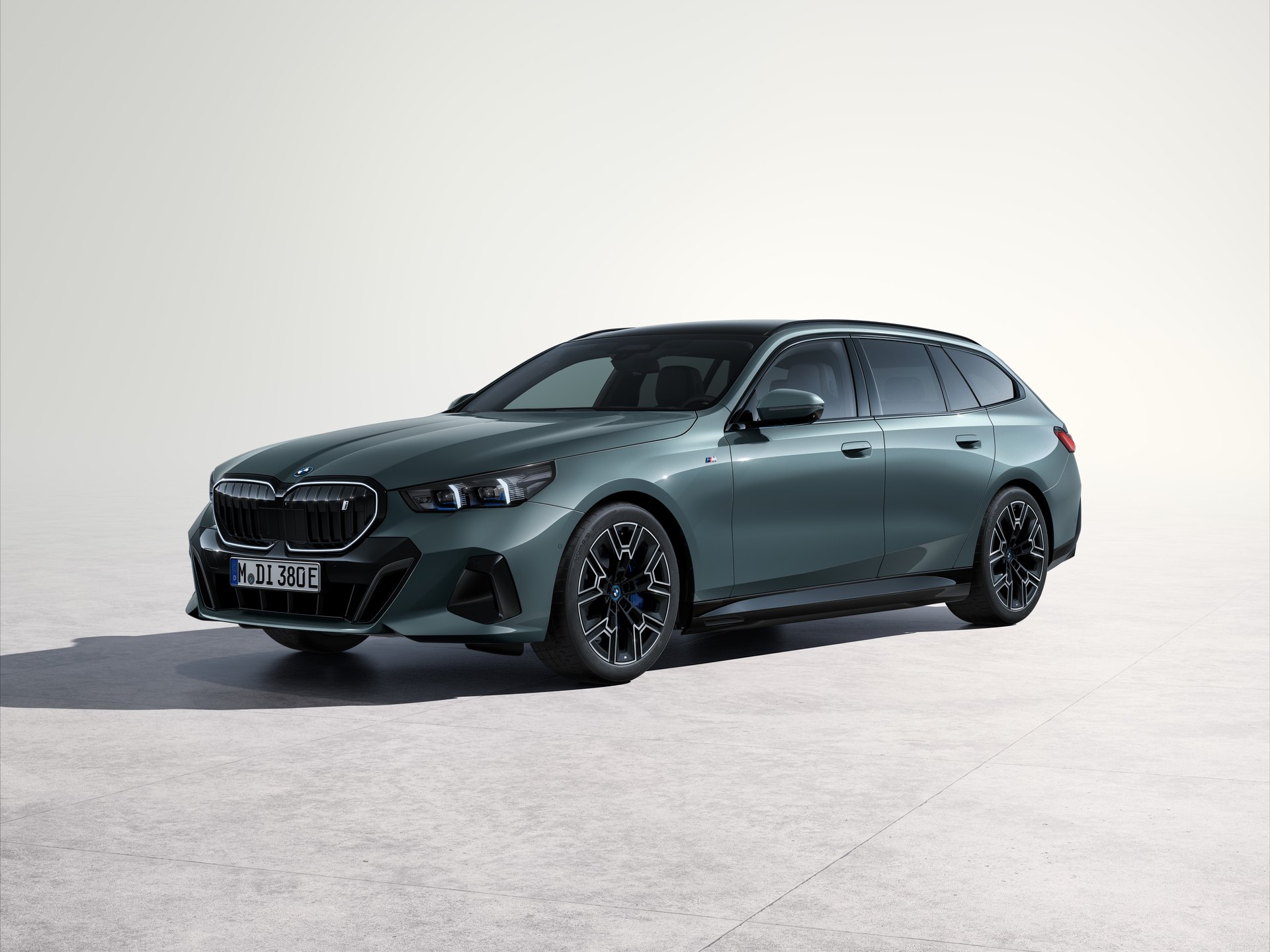 BMW i5 Touring exterior