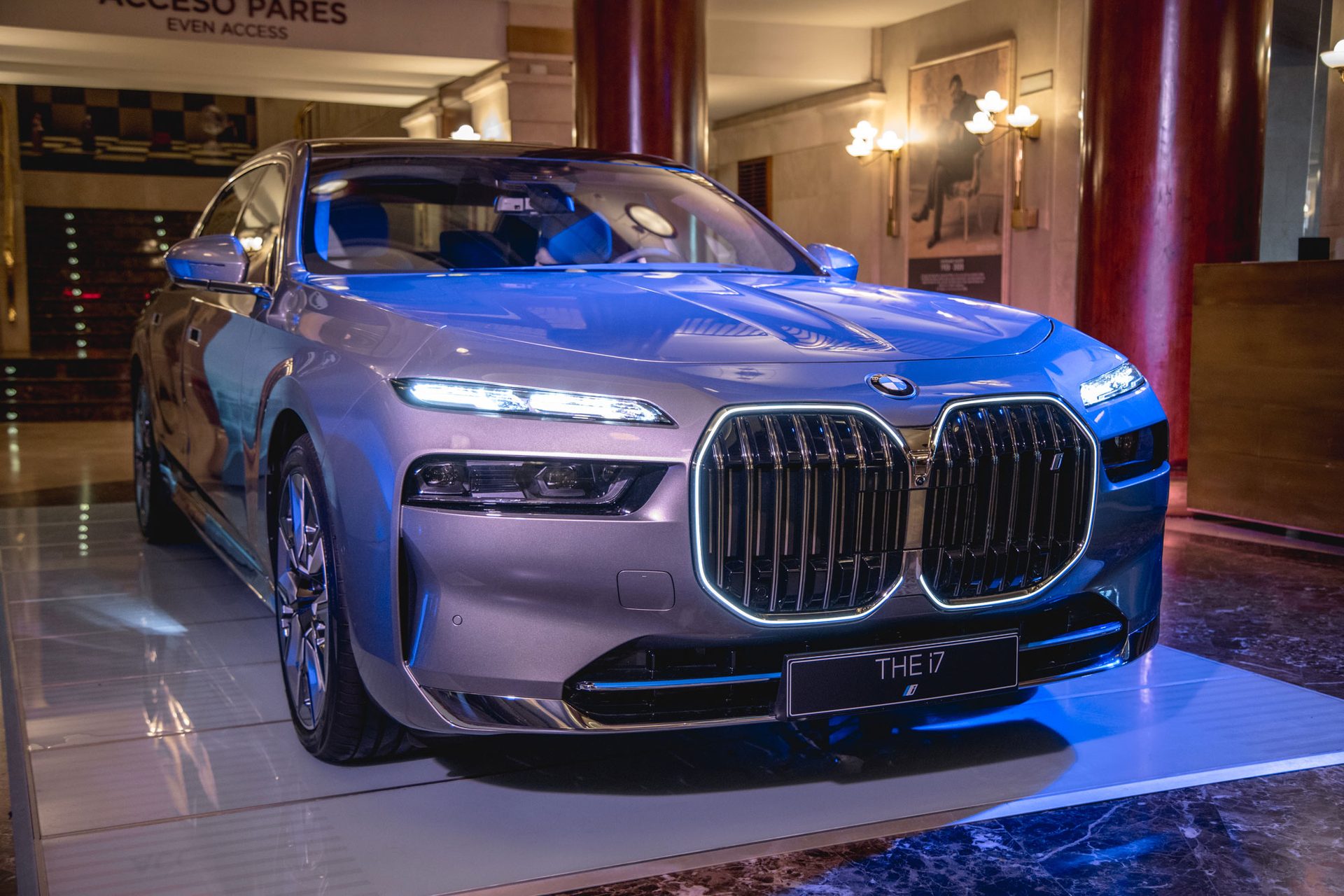 BMW i7 exterior