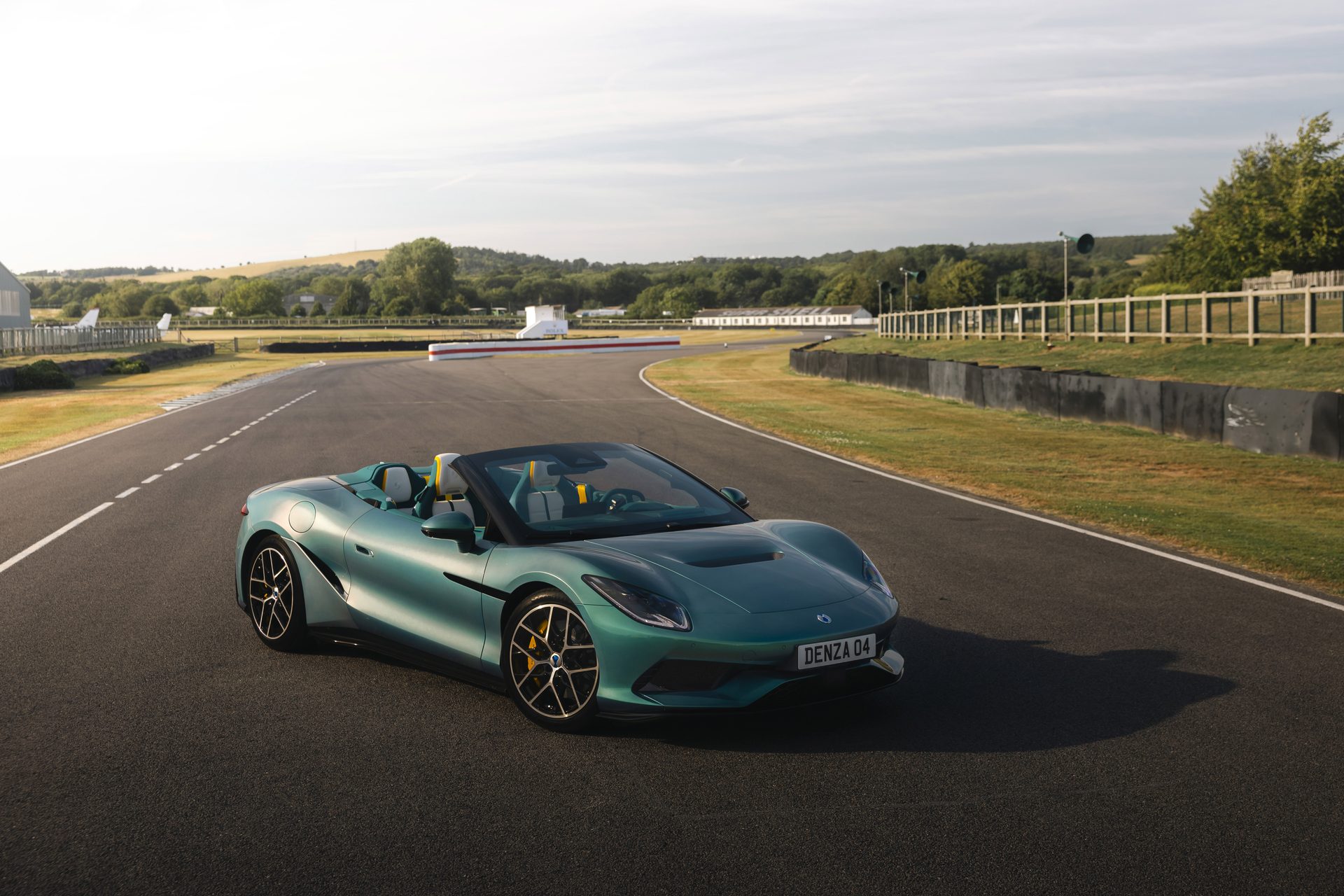 Denza Z Spider exterior