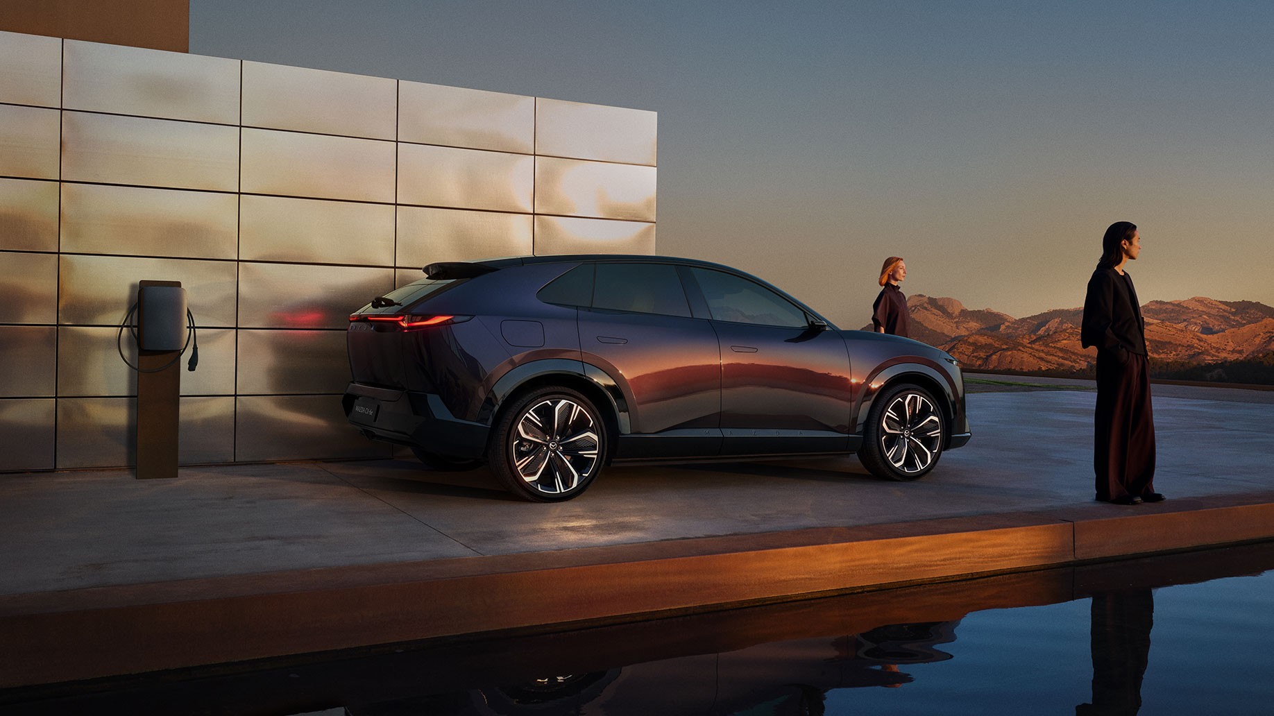 Mazda CX-6e exterior