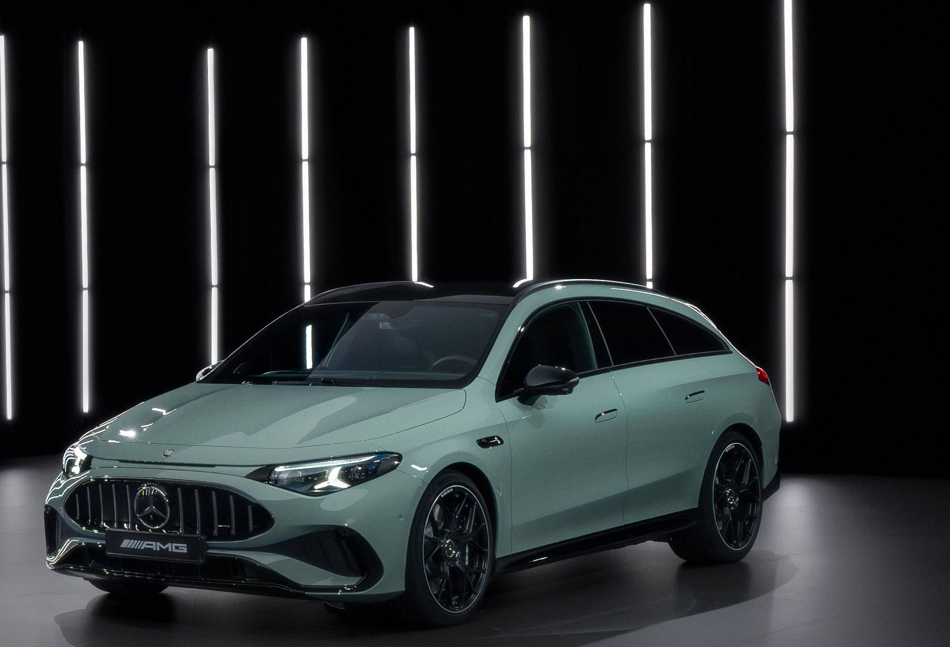 Mercedes-AMG CLA 45 4MATIC+ Shooting Brake eléctrico exterior