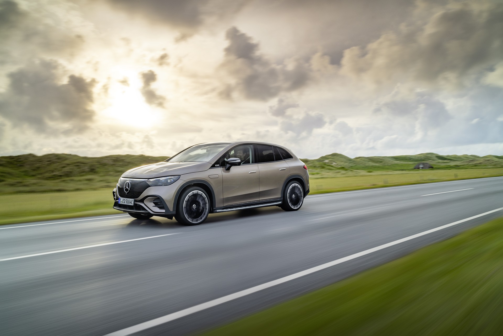 Mercedes-Benz EQE SUV exterior
