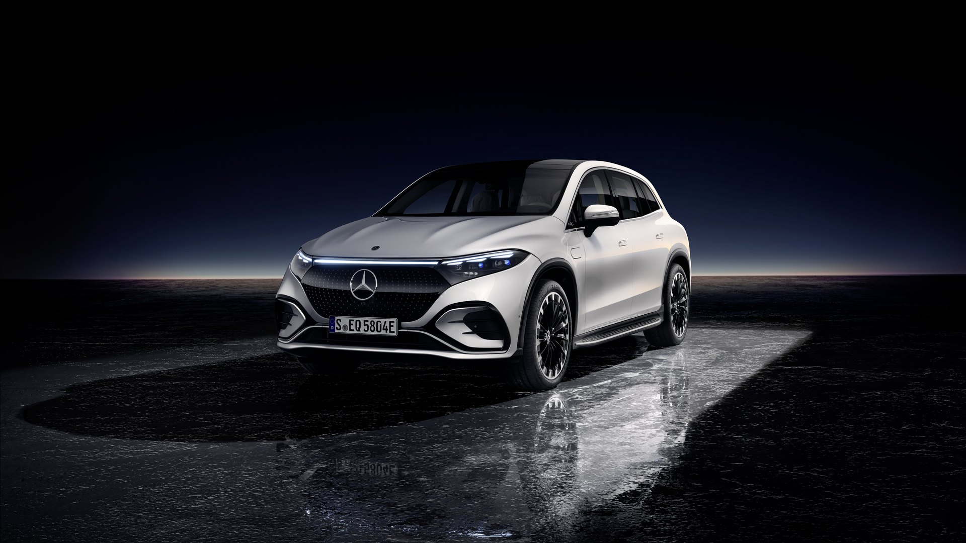 Mercedes-Benz EQS SUV exterior