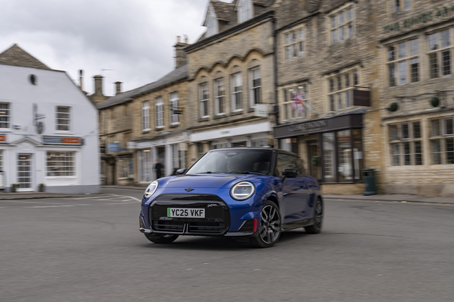 MINI John Cooper Works E exterior
