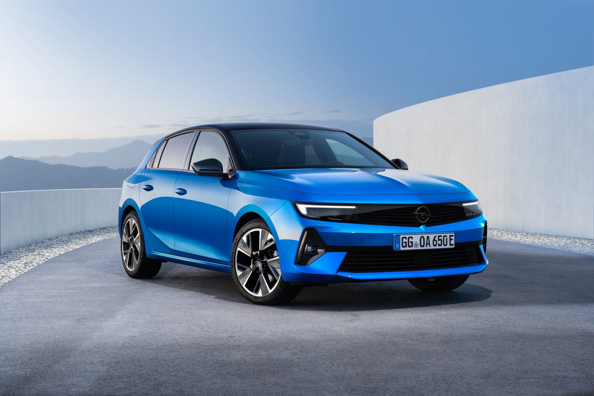 Opel Astra Electric exterior