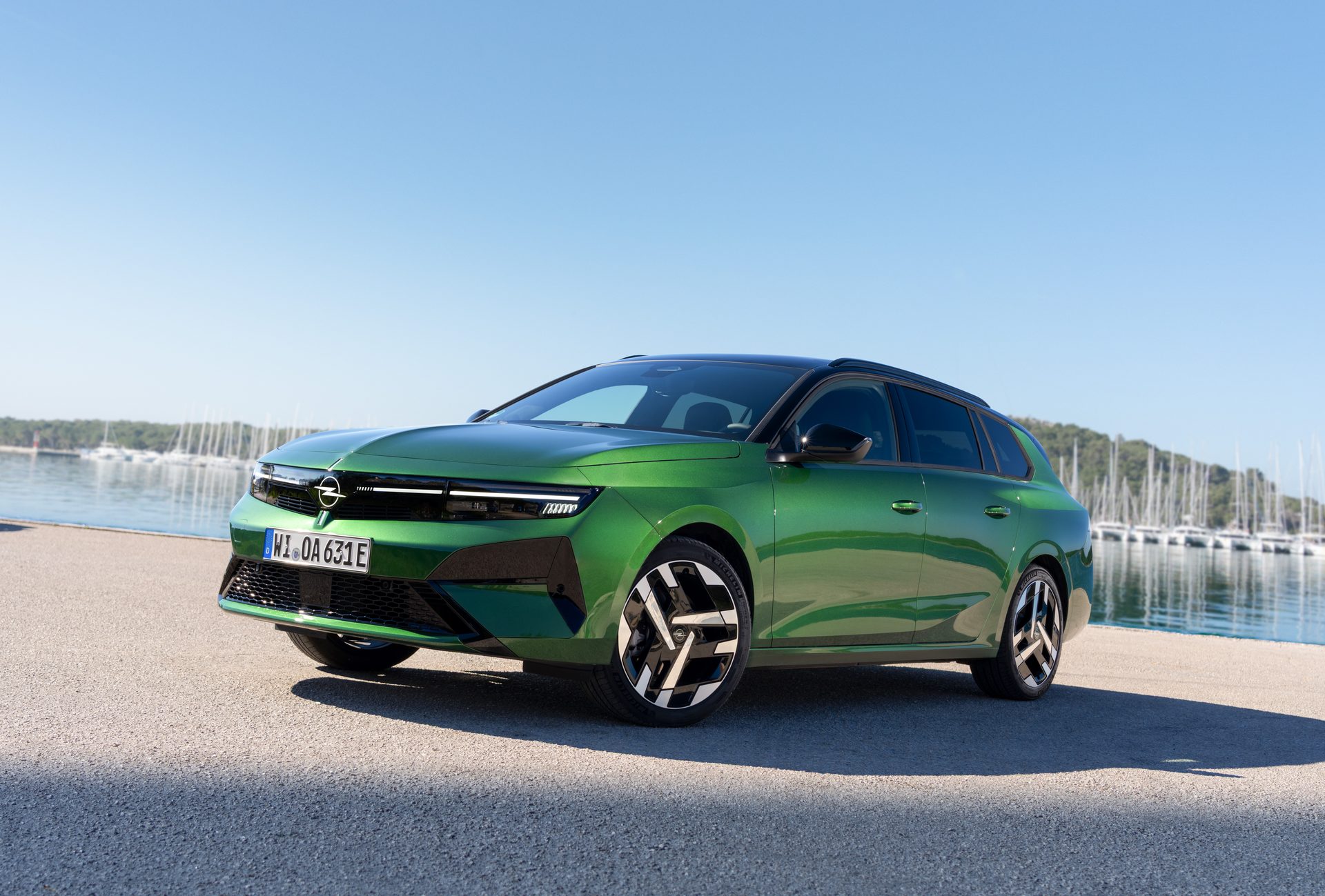 Opel Astra Sports Tourer Electric exterior