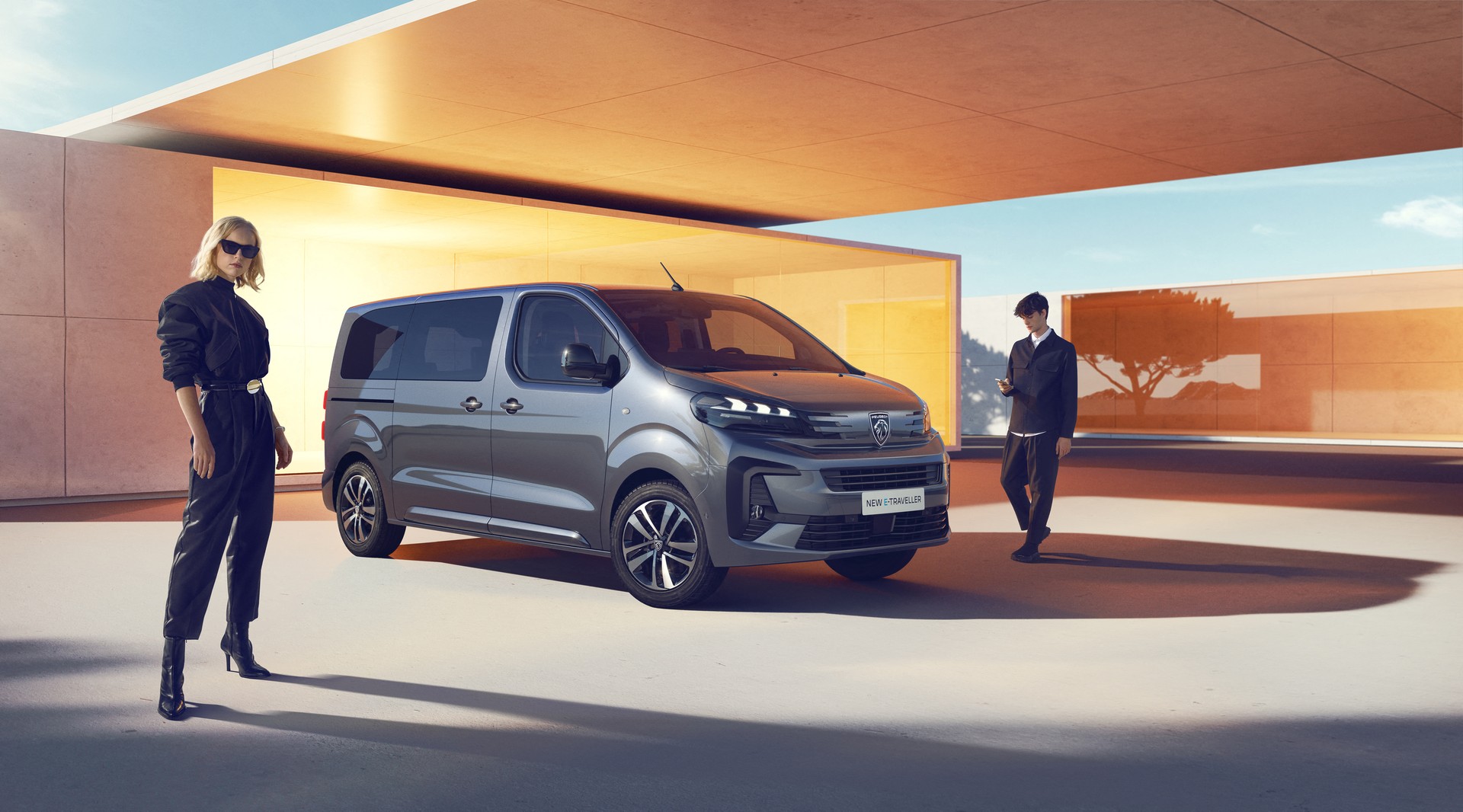 Peugeot E-Traveller Standard (2024) exterior