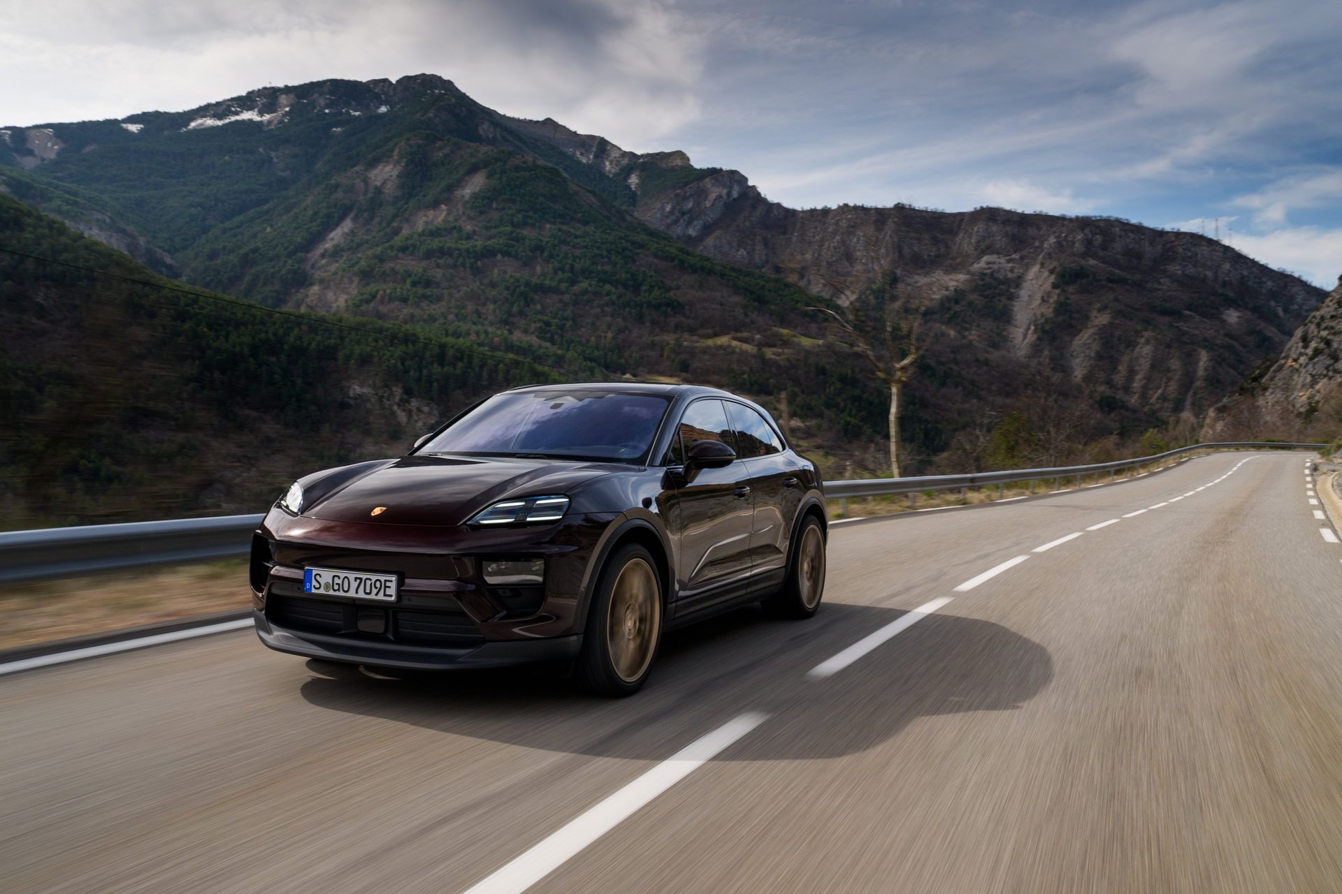 Porsche Macan 4 Electric exterior