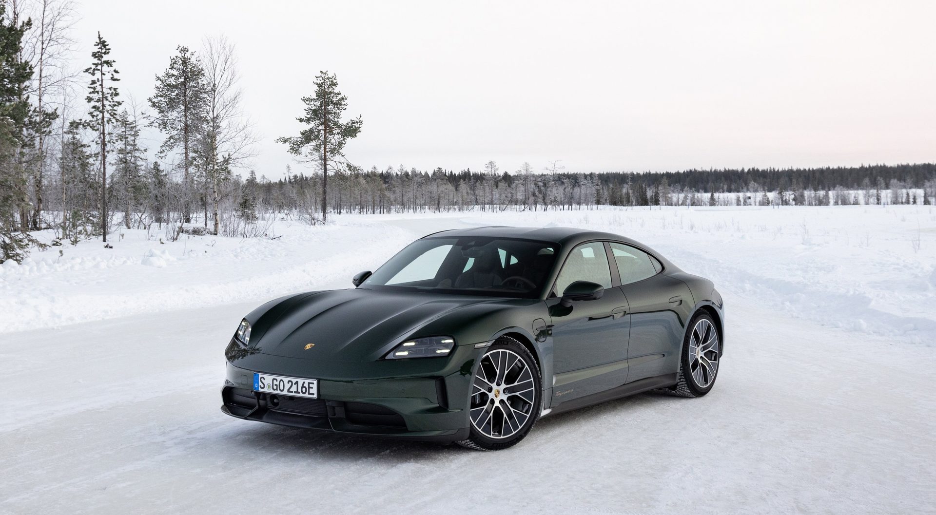 Porsche Taycan 4 exterior