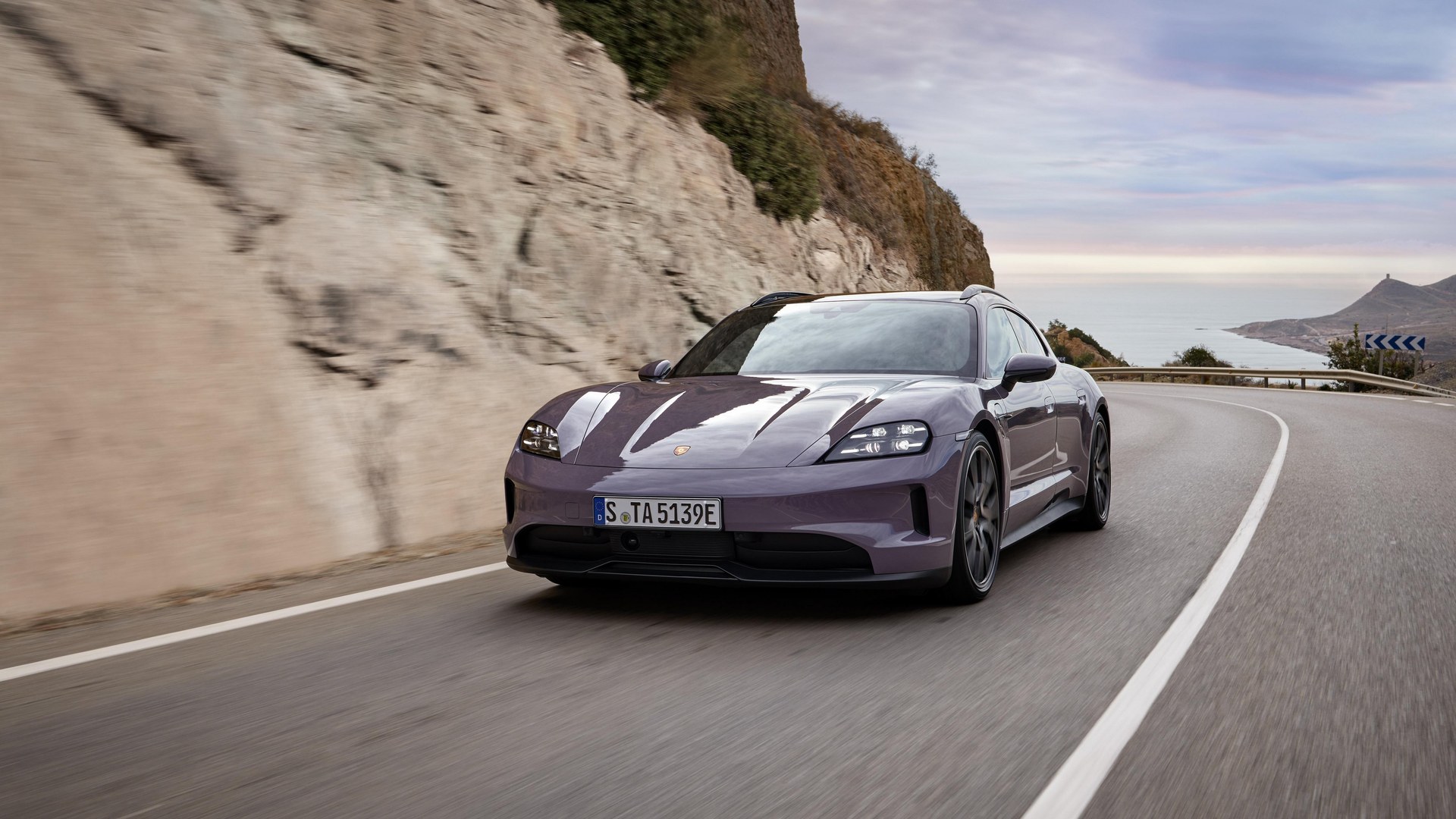 Porsche Taycan 4S Sport Turismo (2024) exterior