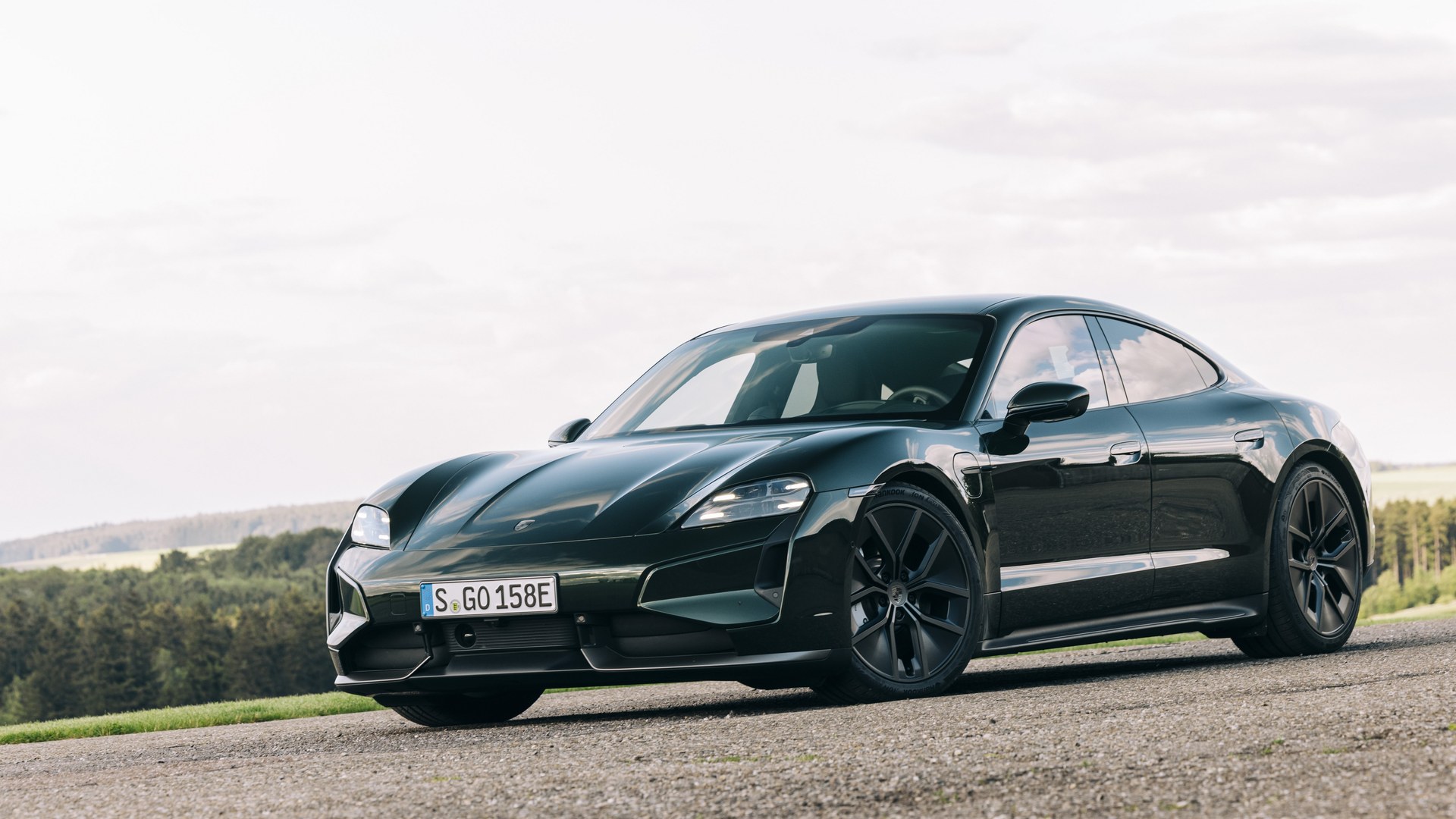 Porsche Taycan Turbo (2024) exterior