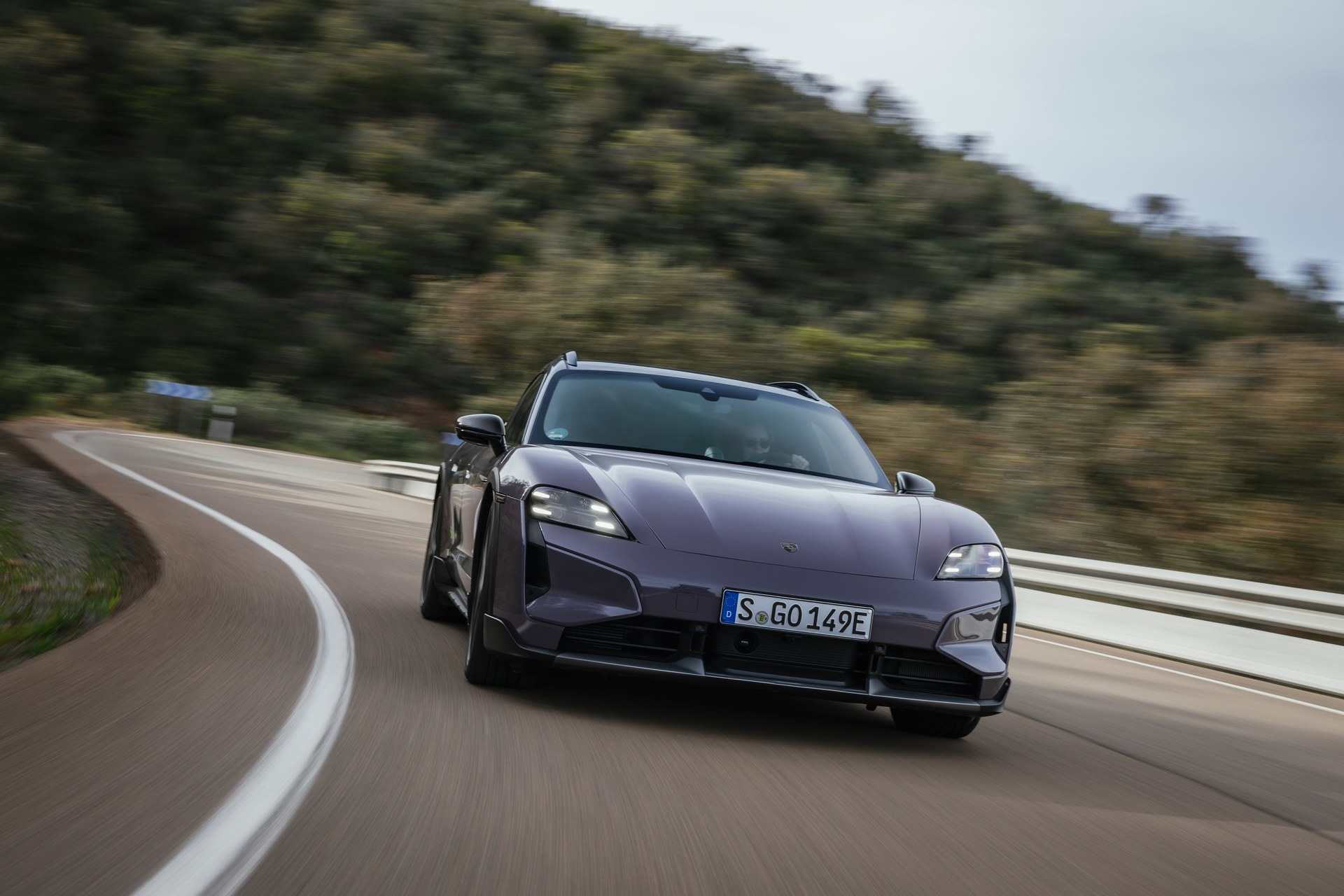 Porsche Taycan Turbo S Cross Turismo (2024) exterior