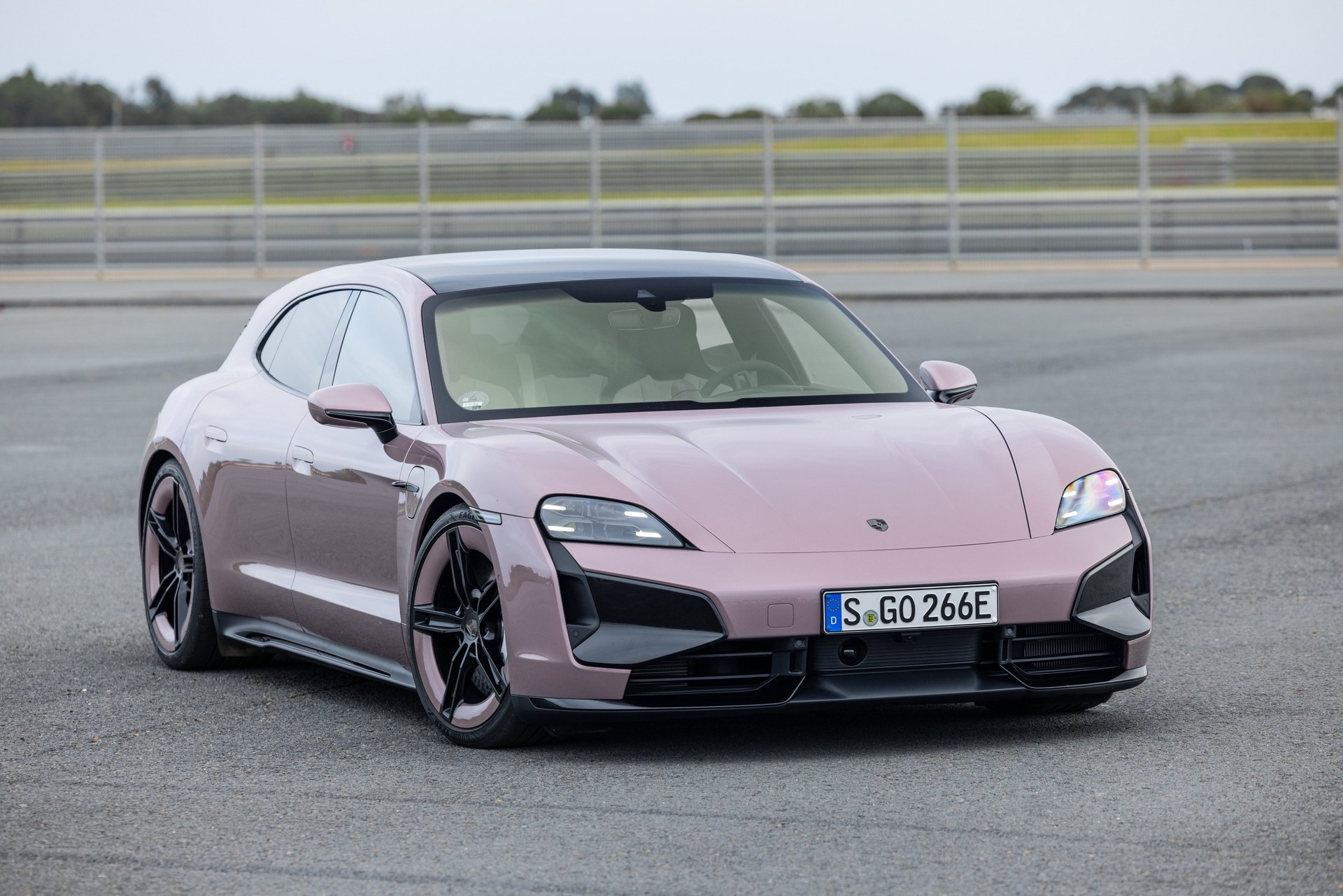 Porsche Taycan Turbo Sport Turismo (2024) exterior