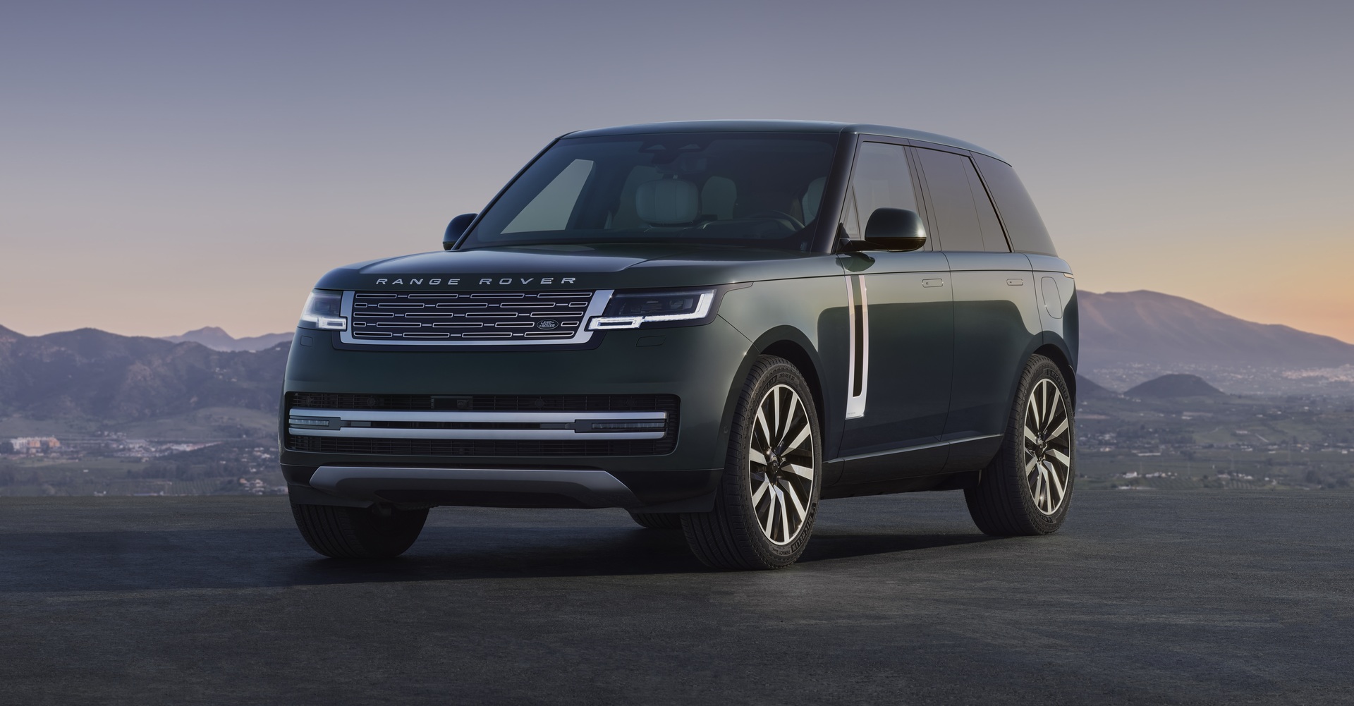 Land Rover Range Rover Electric exterior