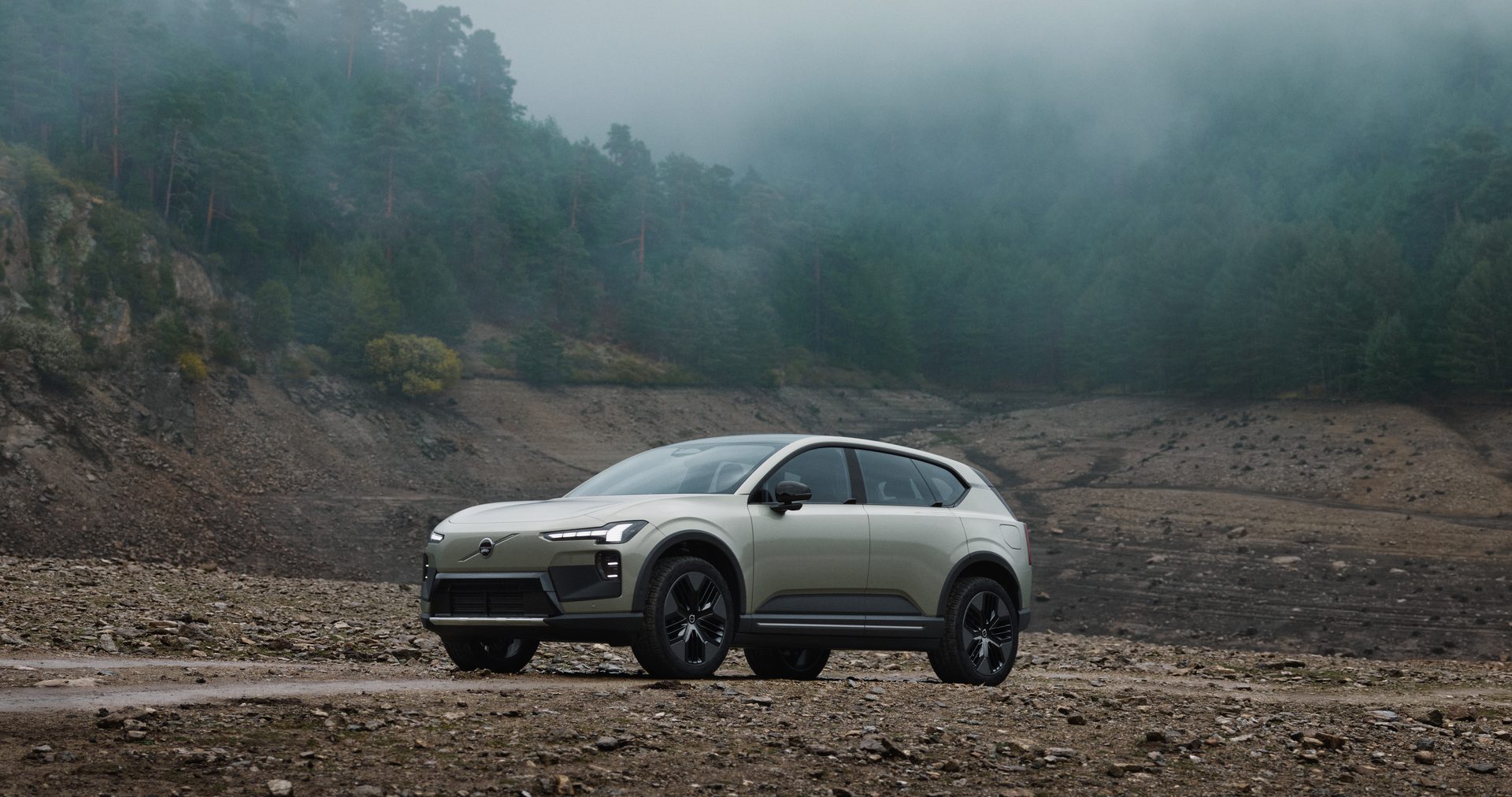 Volvo EX60 Cross Country exterior