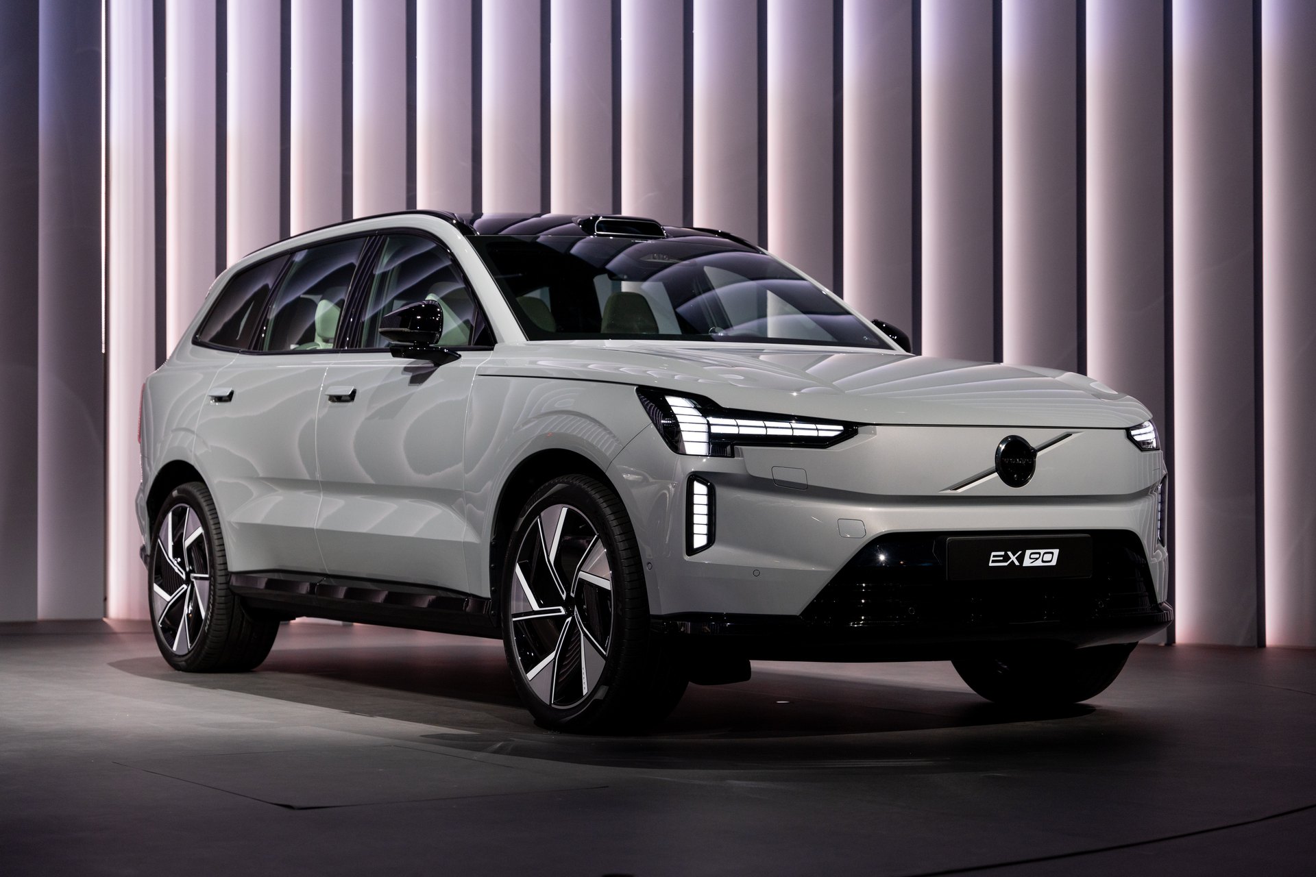 Volvo EX90 exterior